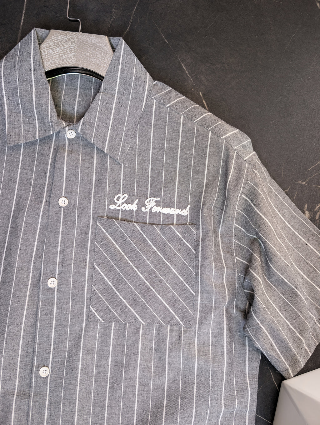Chemise Demi manche oversize ( boxy fit strip shirt)